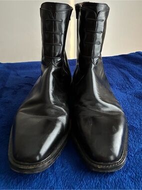 Vero Cuoio Black Leather Zip Boots